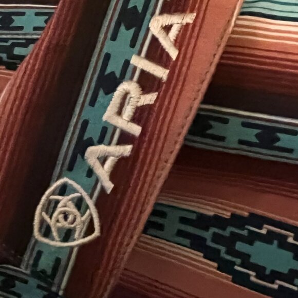 Fitted Ariat button up long sleeve with Logo down sleeve - Picture 2 of 6